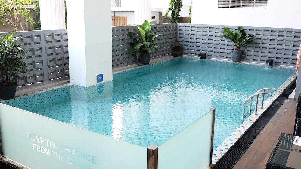 Khas Tugu Hotel Yogyakarta Exterior photo